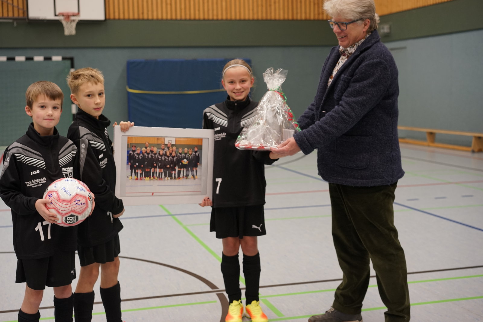 Hausarztpraxis-Riedesel-aus-Wilstedt-unterstützt-die-U11-der-JSG-Wörpetal-2