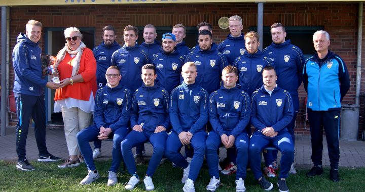 der_windpark_wilstedt_ziert_jetzt_die_neuen_praesentationsanzuege_und_aufwaermjacken