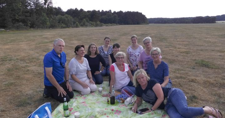 laeufer_fahren_mit_dem_fahrrad_zum_spargelessen_nach_hepstedt